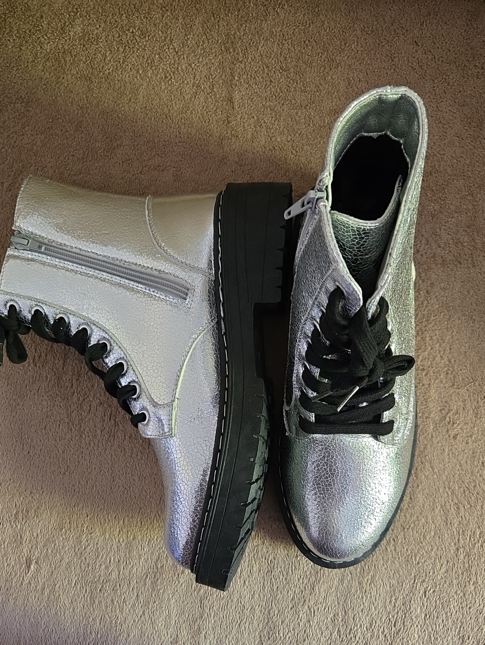 Trendy Silver Metallic Combat Boots - New Size 8.5 - Picture 3 of 10